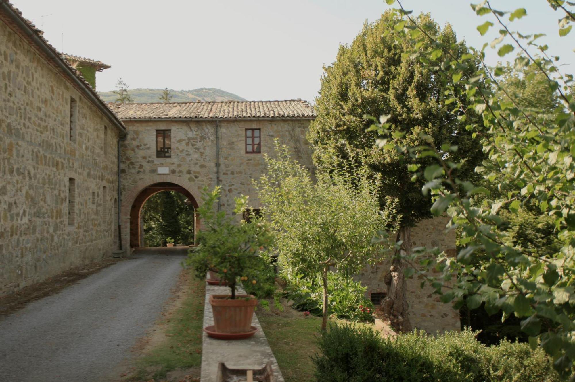 Borgo Di Camporsevoli Villa Bagian luar foto