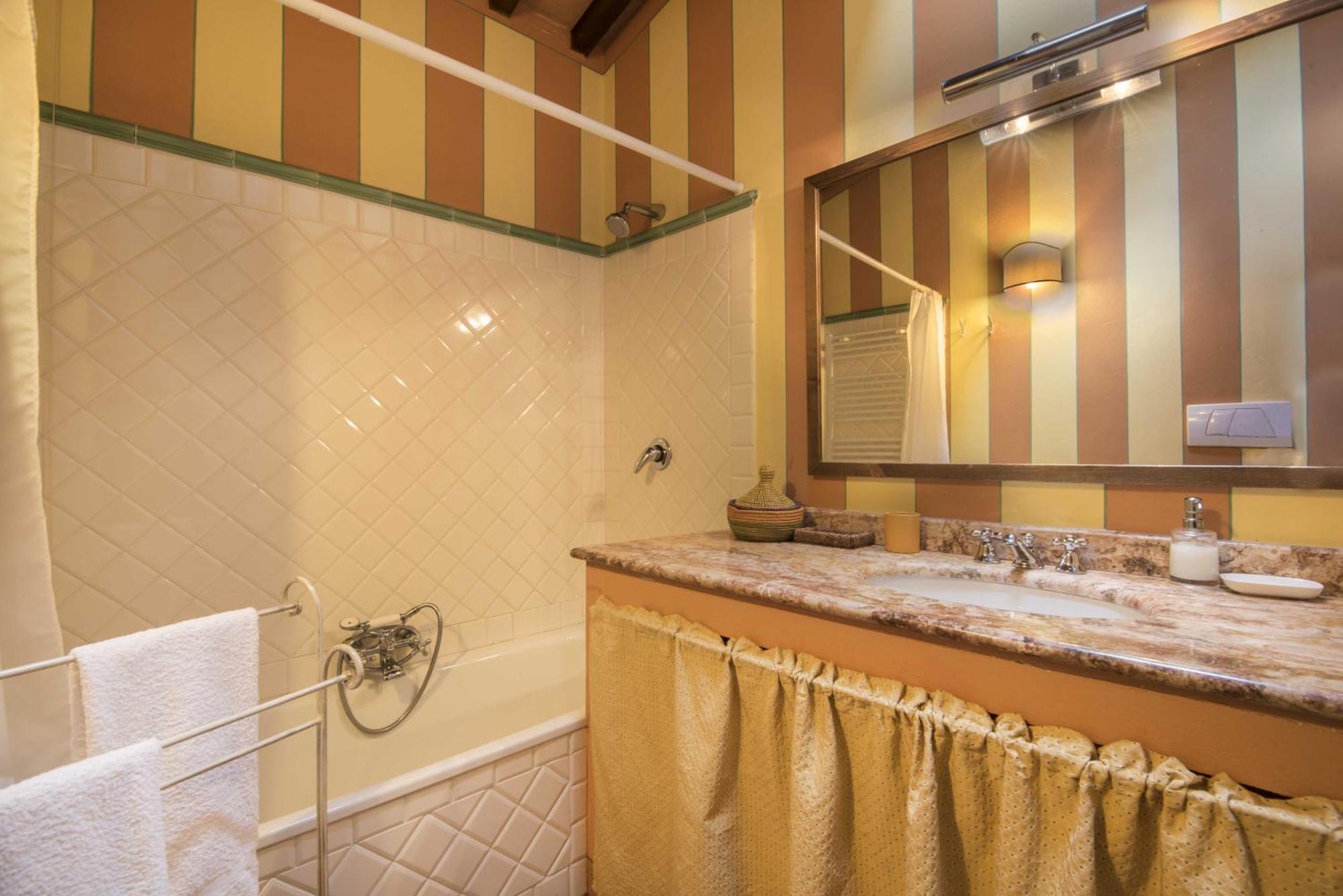 Borgo Di Camporsevoli Villa Bagian luar foto