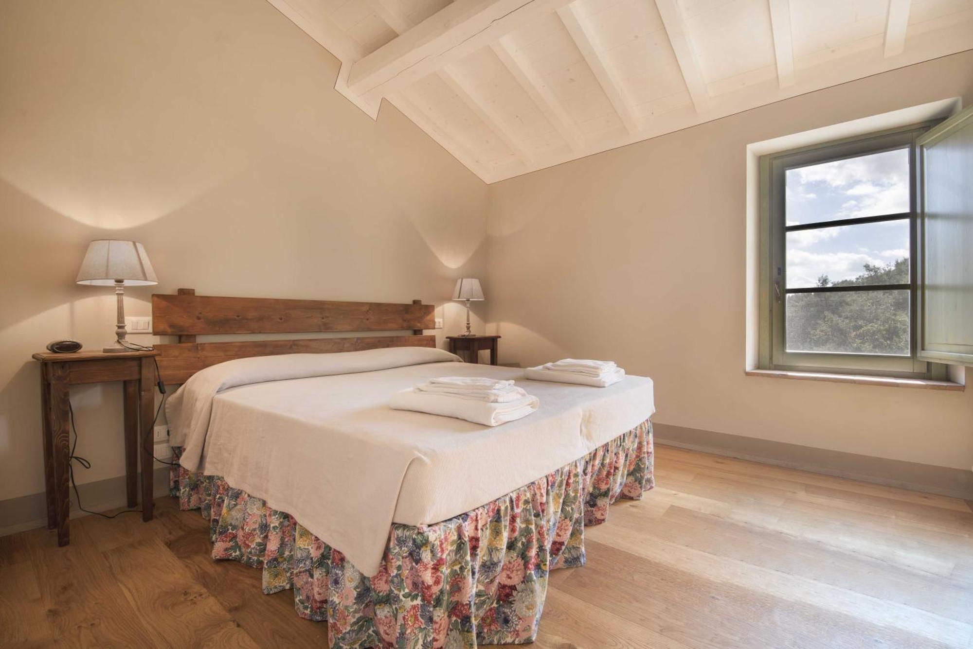 Borgo Di Camporsevoli Villa Bagian luar foto
