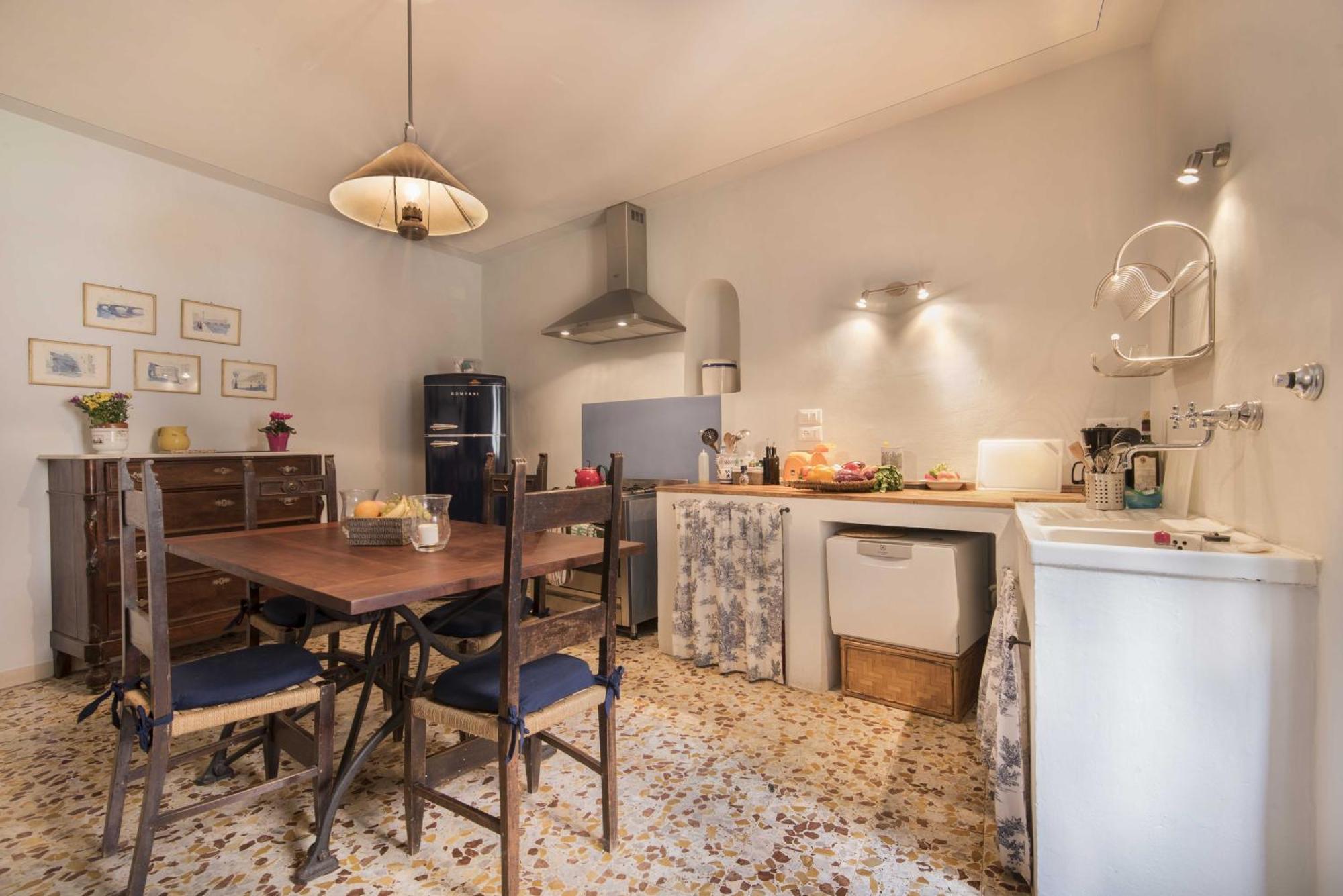 Borgo Di Camporsevoli Villa Bagian luar foto
