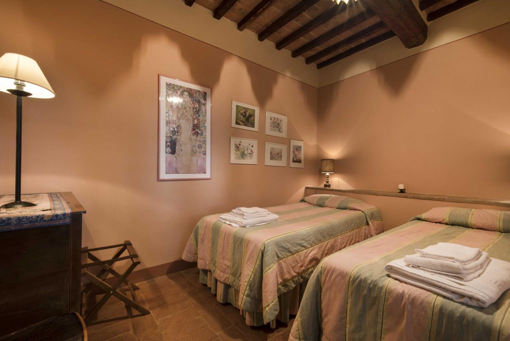 Borgo Di Camporsevoli Villa Bagian luar foto