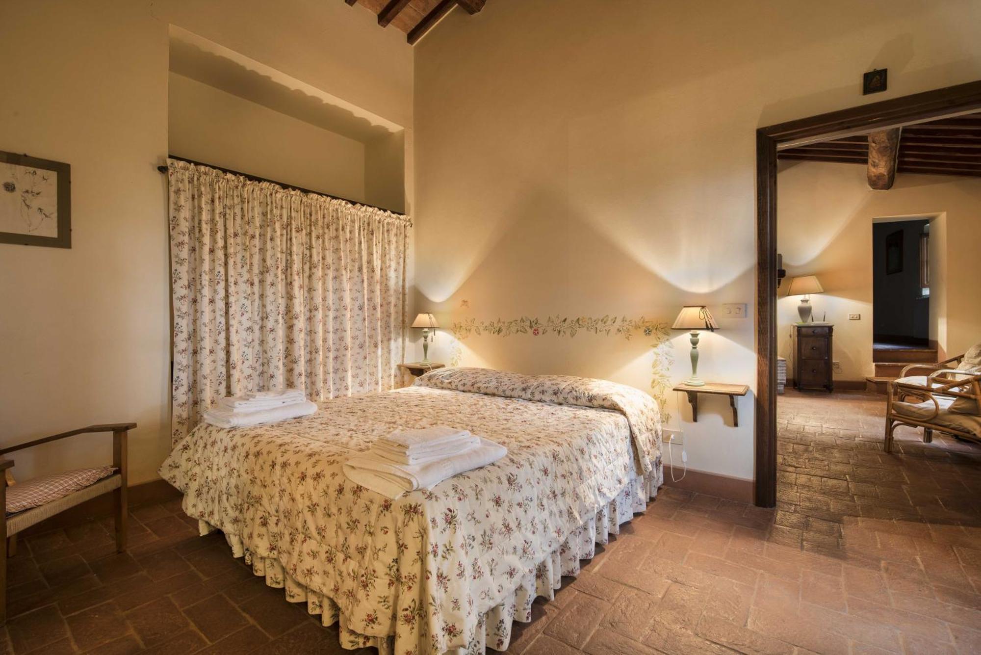 Borgo Di Camporsevoli Villa Bagian luar foto