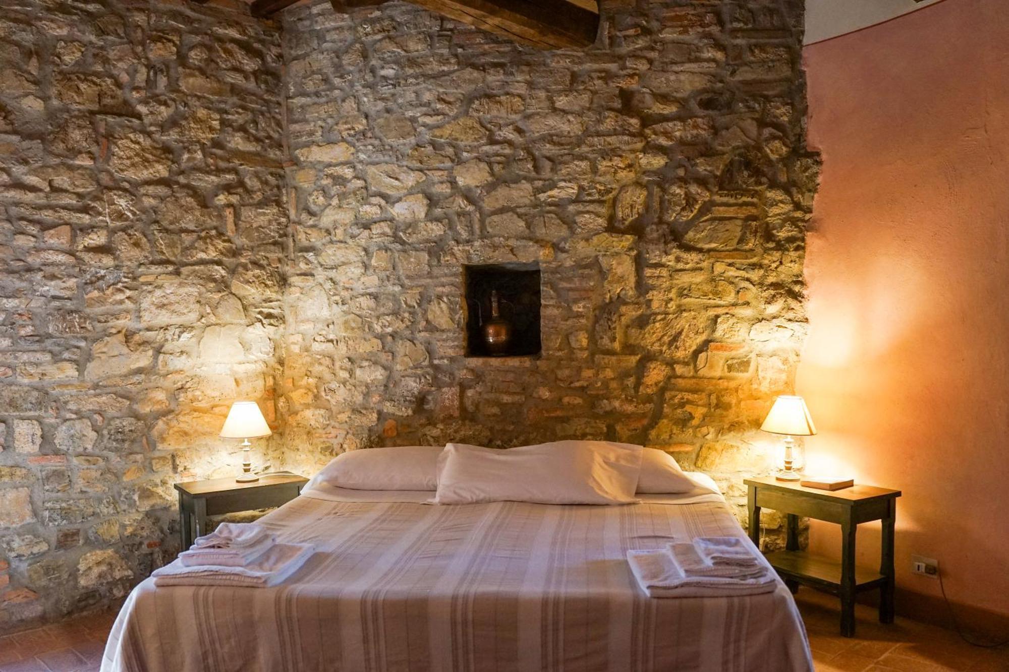 Borgo Di Camporsevoli Villa Bagian luar foto